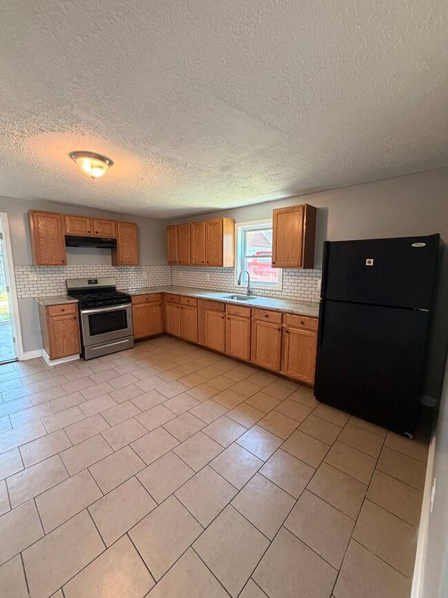 Building Photo - 1803 Homberg Ave