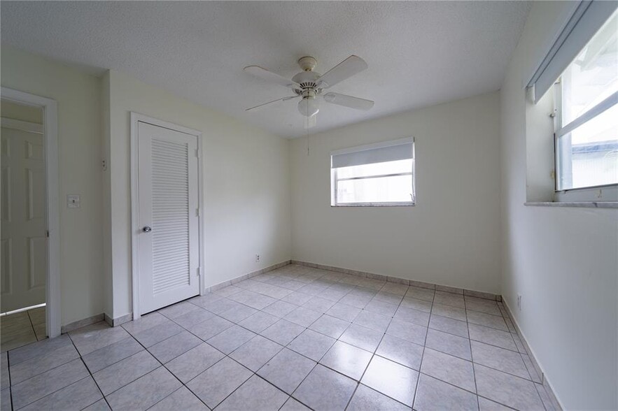 Building Photo - 2702 NW 51st Pl
