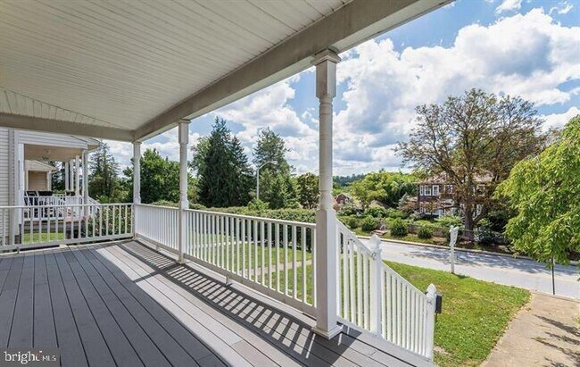 Building Photo - 6011 Falls Rd