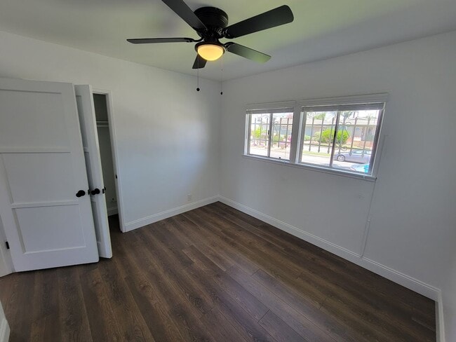 Building Photo - SPACIOUS 3BD/2BA WITH GARAGE, LAUNDRY AND ...