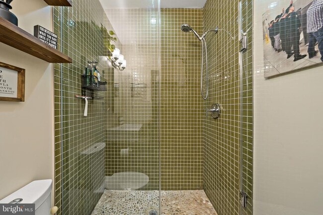 Building Photo - 1247 E Columbia Ave