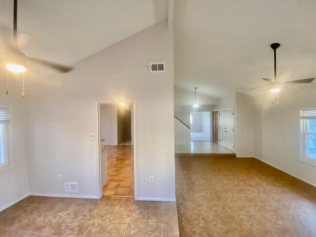 Building Photo - Sugarland Run Neighborhood |4bd  2bth 1921 sqft House | Large Yard