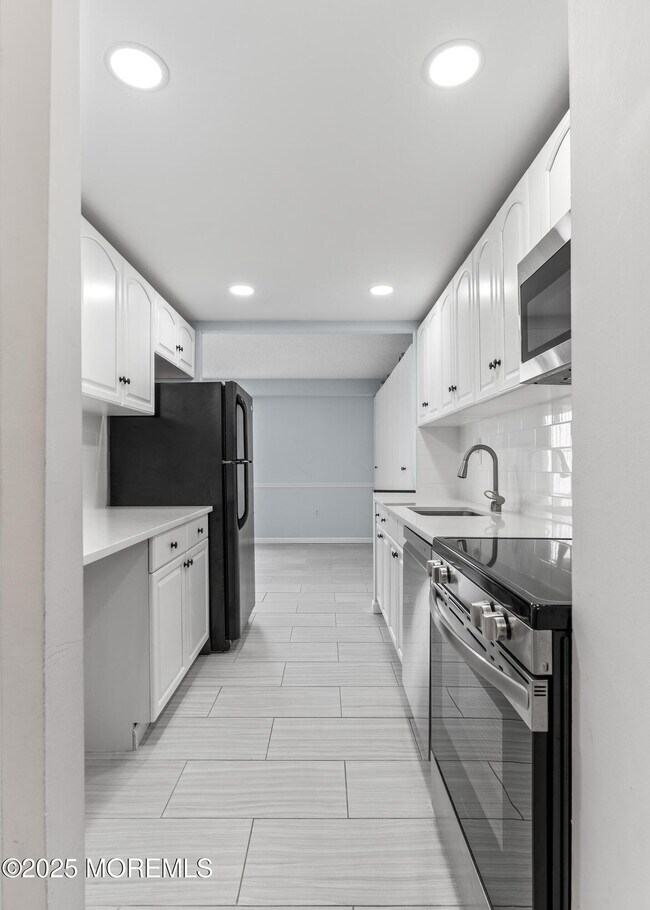Building Photo - 480 Ocean Ave N