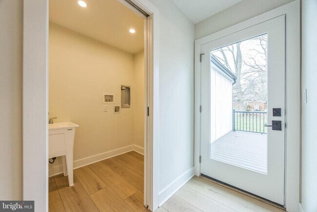 Building Photo - 605 Bowers Ln