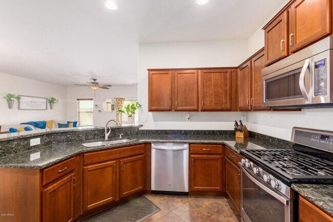 Building Photo - Gorgeous 3bed/2bath single level home in North Peoria!! Best Schools !!