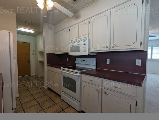 Building Photo - Two Bedroom Home