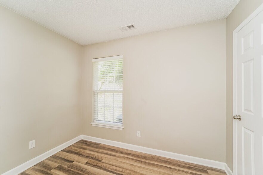 Building Photo - 3441 Braden Dr