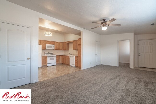 Building Photo - Enjoy Scenic Ivins Living – 3-Bed, 2-Bath ...