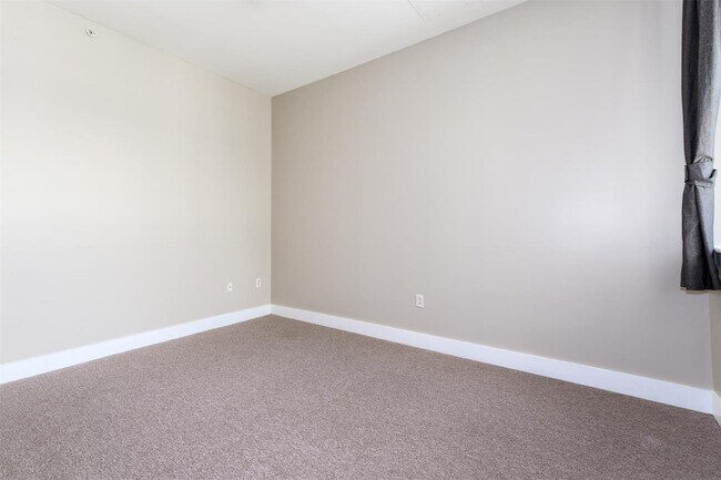 Building Photo - 300-314 N Broadway