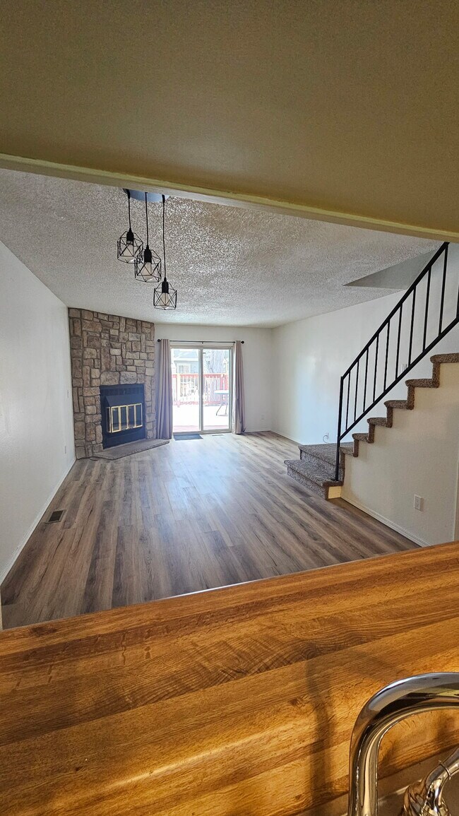 Building Photo - 3330 Queen Anne Way