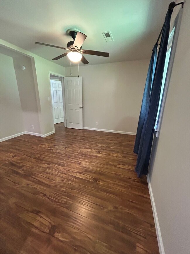 Building Photo - Ranch Style Home in Prime Location