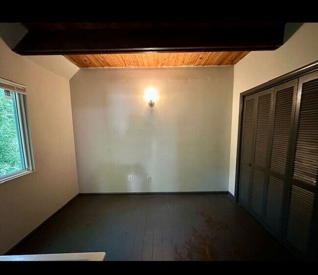 Building Photo - 407 Lindsay Rd