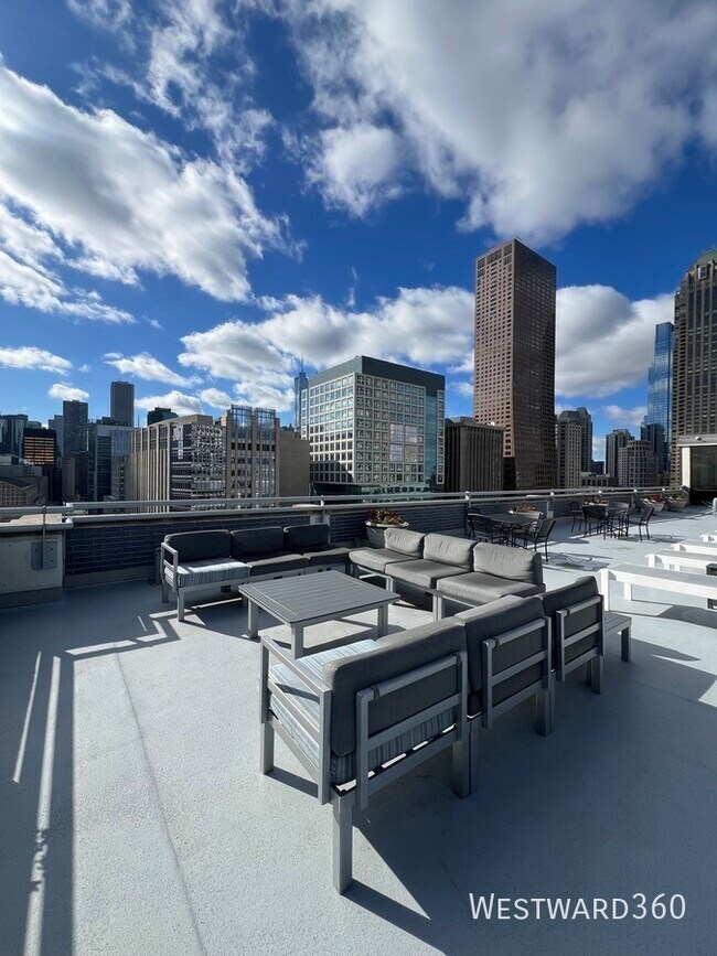 Building Photo - 222 E Pearson St