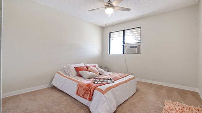 Building Photo - Renovated 2br/1ba/2pkg 3rd Fl Townhome