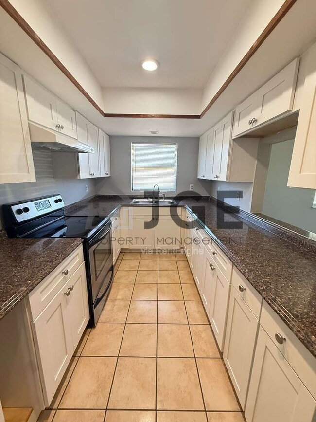 Building Photo - 724 Ne-11 Ter