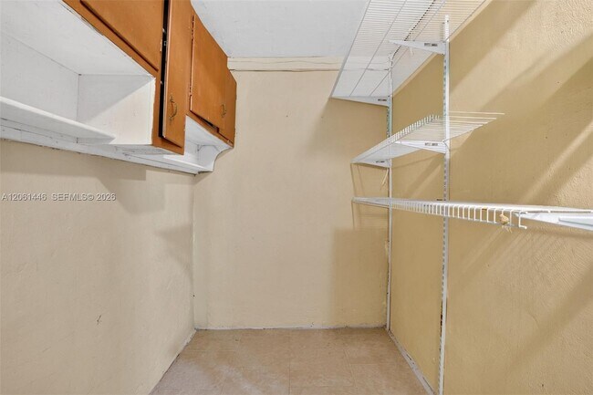 Building Photo - 6240 SW 22nd Ct