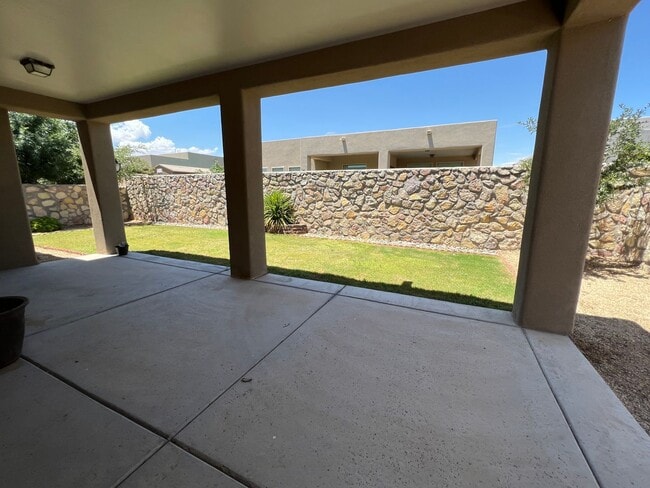 Building Photo - Tuscan Style Home