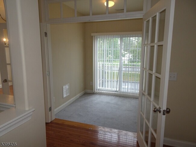 Building Photo - 112 Limerick Ln