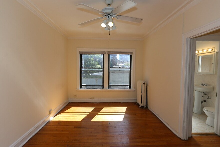 Building Photo - 1023 N Dearborn St