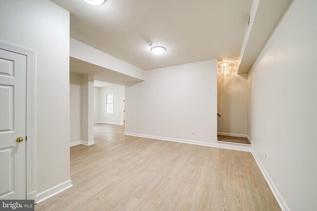 Building Photo - 6207 Woodland Lake Dr