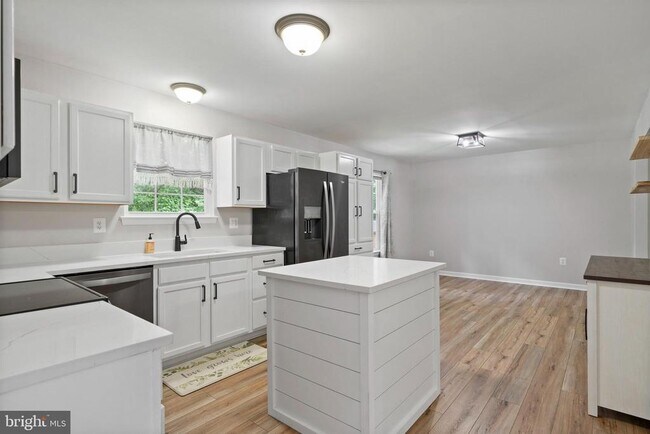 Building Photo - 1544 Avenue C