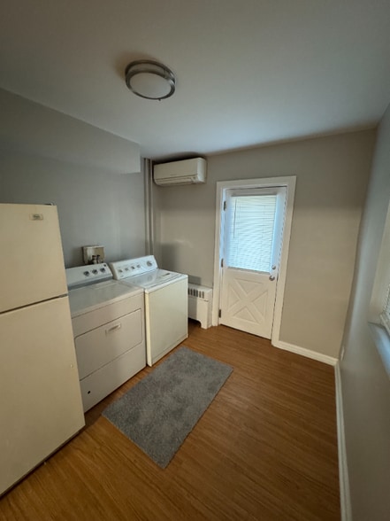 Building Photo - 346 Massasoit St