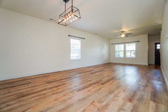 Building Photo - 1655 N Azurite Pl