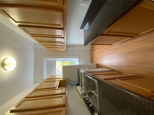 Building Photo - 1824 Beacon St