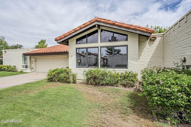 Building Photo - 7322 E Sierra Vista Dr