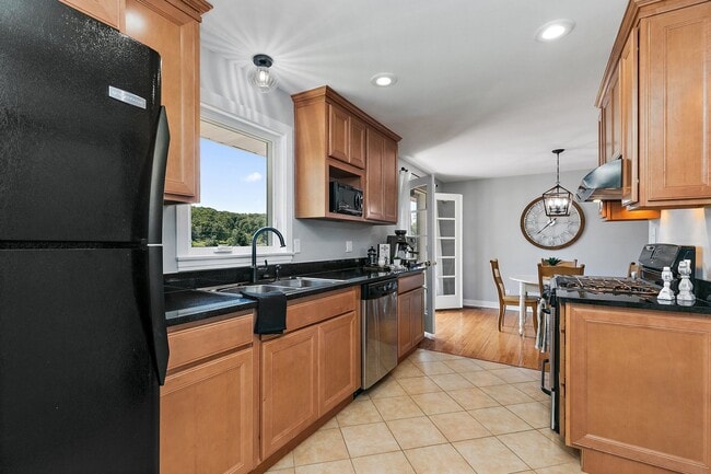 Building Photo - 1037 N Harrison St