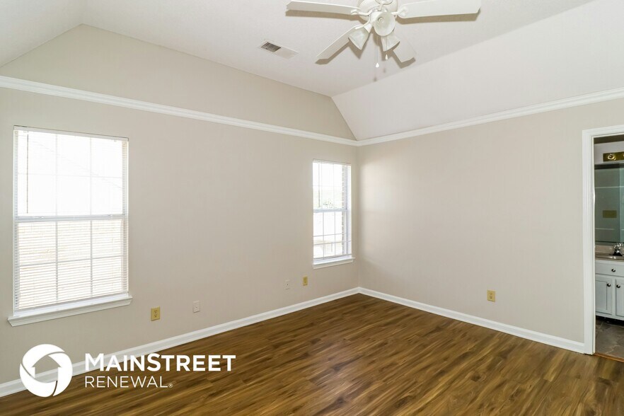 Building Photo - 2202 Stone Stream Dr