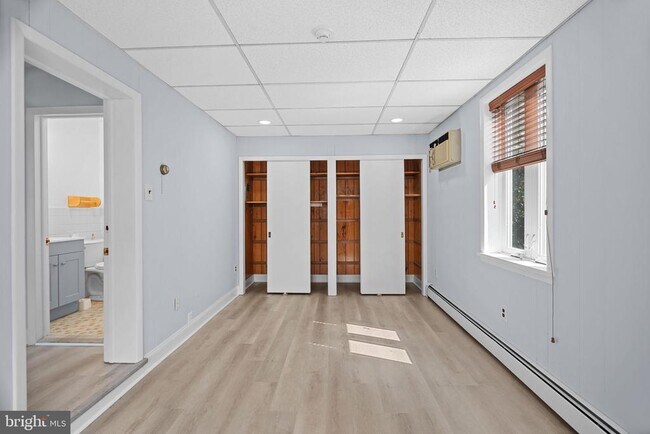 Building Photo - 906 Rhawn St