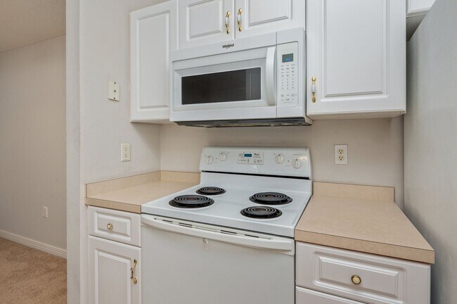 Building Photo - First Floor - The Oaks Unit!