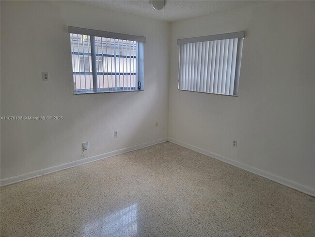 Building Photo - 3375 SW 28th St