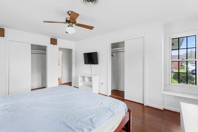 Building Photo - 803 Peach St