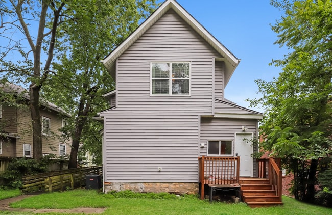 Building Photo - Don't miss out on this beautiful home!