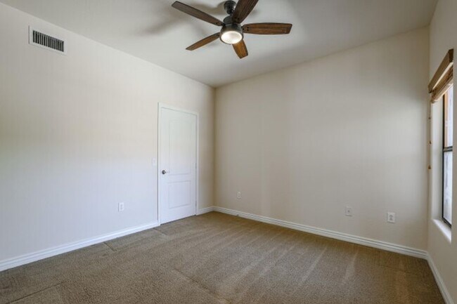 Building Photo - 21320 N 56th St