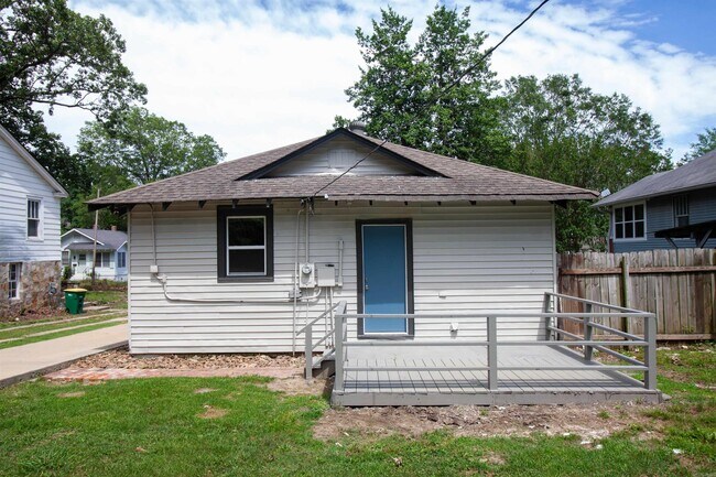 Building Photo - 116 Beechwood St