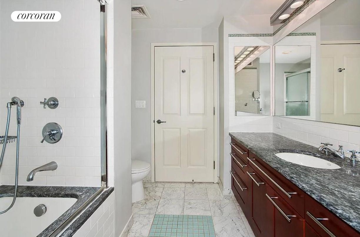 Building Photo - 272 W 107th St