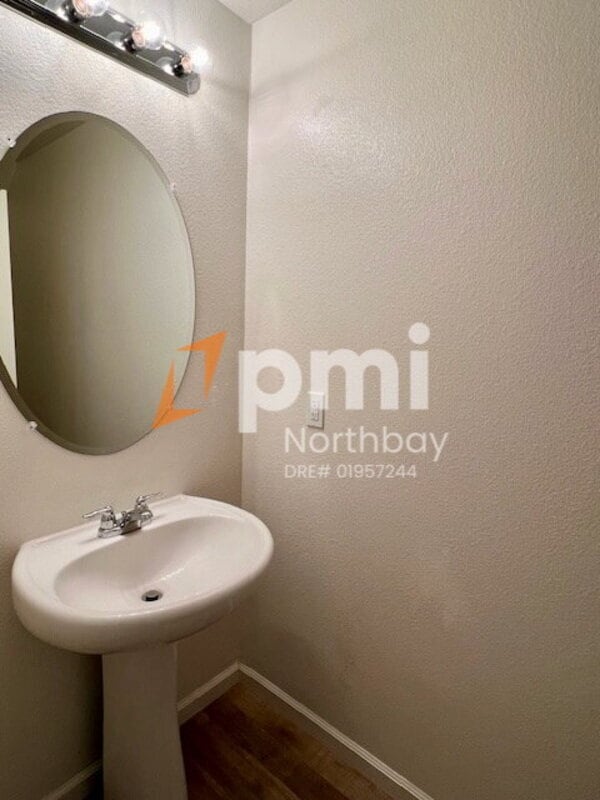 Building Photo - 1476 Descanso Ln