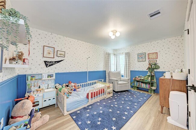 Building Photo - 1607 Sweetbriar Ave