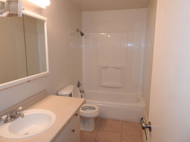 Building Photo - 535 N Street-7