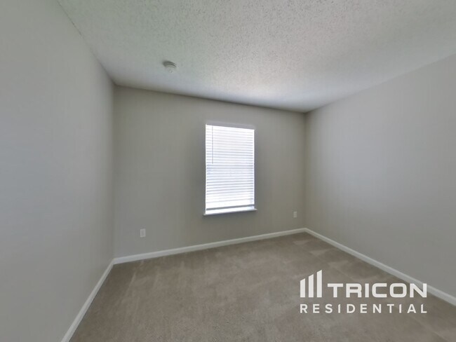 Building Photo - 2228 Fresco Dr