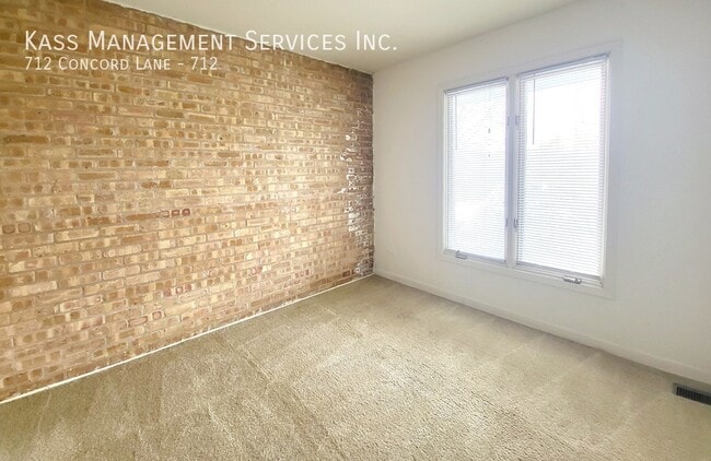 Building Photo - 712 Concord Ln