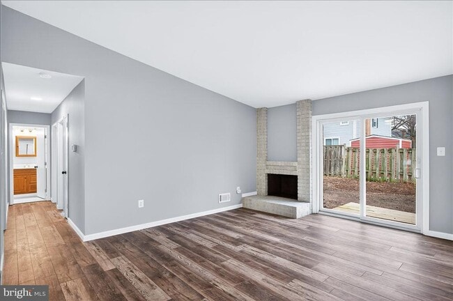 Building Photo - 6901 Vantage Dr