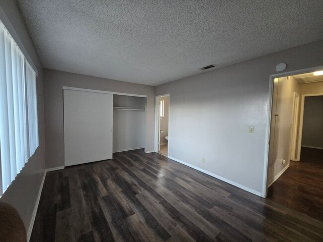 Building Photo - Holte &amp; Associates-Briarwood Ave