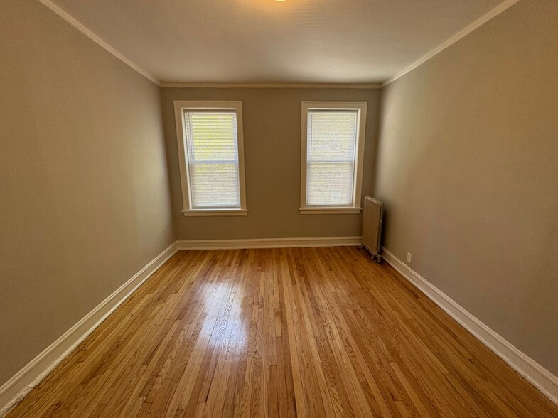 Bedroom 1 - 1507 W Schreiber Ave