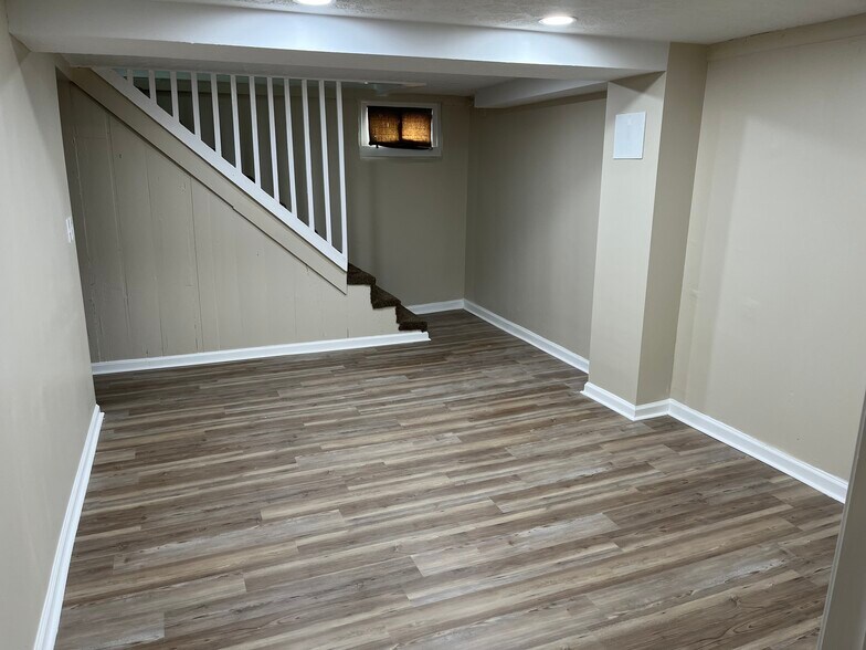 Building Photo - 4023 Valley View Dr