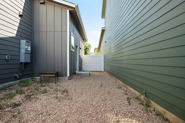 Building Photo - 8013 Lennon Dr