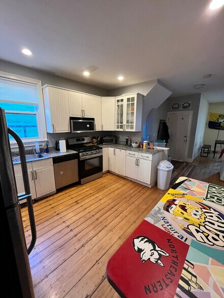 Building Photo - 731 Parker St